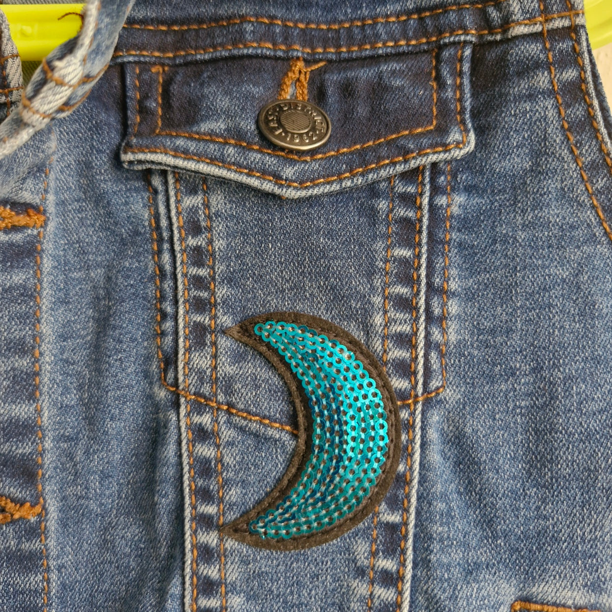 Kid's Cat With Pocket Watch Denim - Age 4-5 years